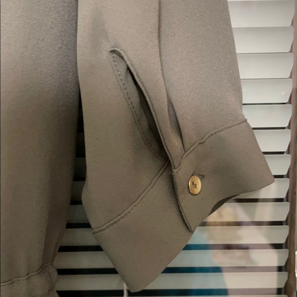 THE LIMITED OLIVE GREEN BUTTON FRONT TUNIC BLOUSE - Picture 5 of 6